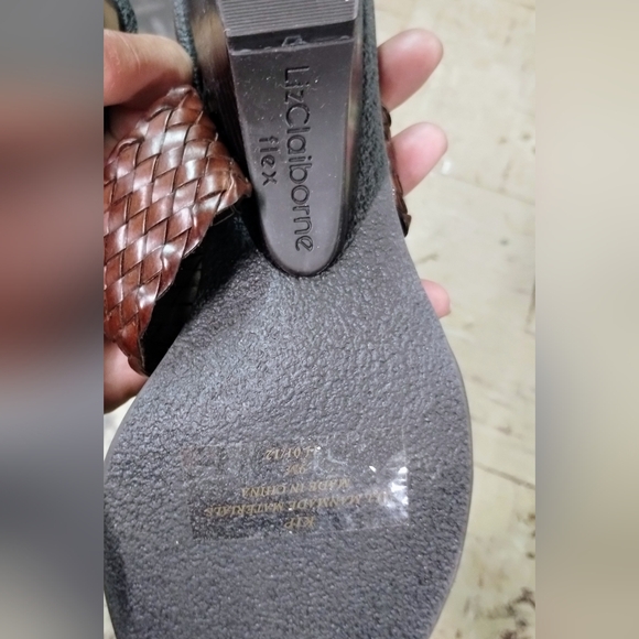 Liz Claiborne sandals NEW IN BOX - Picture 8 of 9